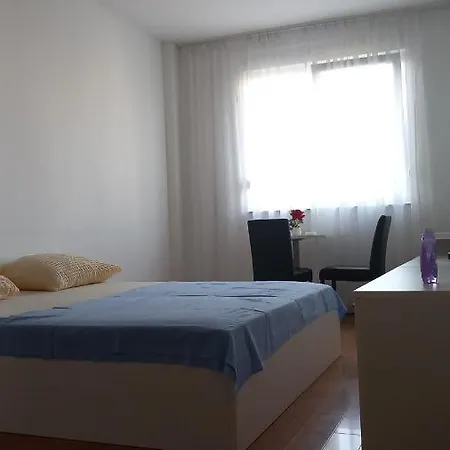 Megi Apartman *
